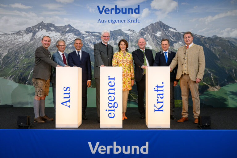 Eröffnung Pumpspeicherkraftwerk Limberg III in Kaprun. Turbinenstart LIII: v.l.n.r Bürgermeister Kaprun Domenik David, Bundesminister Markus Marterbauer und Wolfgang Hattmannsdorfer, CEO VERBUND Michael Strugl, Landeshauptfrau Karoline Edtstadler, COO VERBUND Achim Kaspar, Geschäftsführer VERBUND Hydro Power Michael Amerer und Karl Heinz Gruber