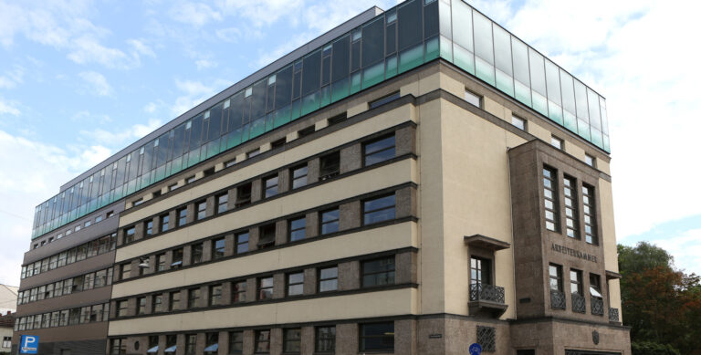 Väteranteil in Karenz bleibt niedrig