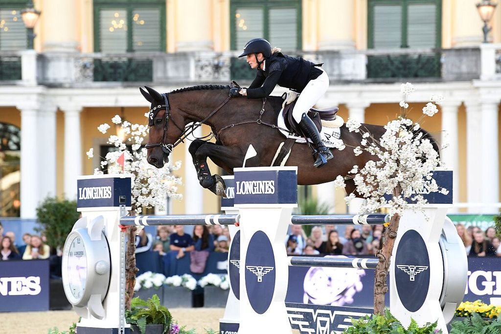 Katrin Eckermann setzt sich im 5*-Springen durch – Isabell Werth gewinnt erste Dressur-Kür vor Schloss Schönbrunn
