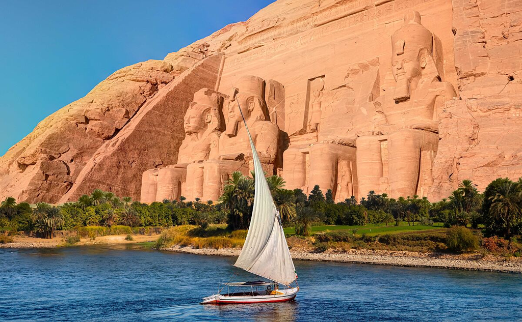 Ägypten ist das meistgebuchte Reiseziel, während Fernreisen wie Malediven und Mauritius die stärksten Zuwächse verzeichnen.