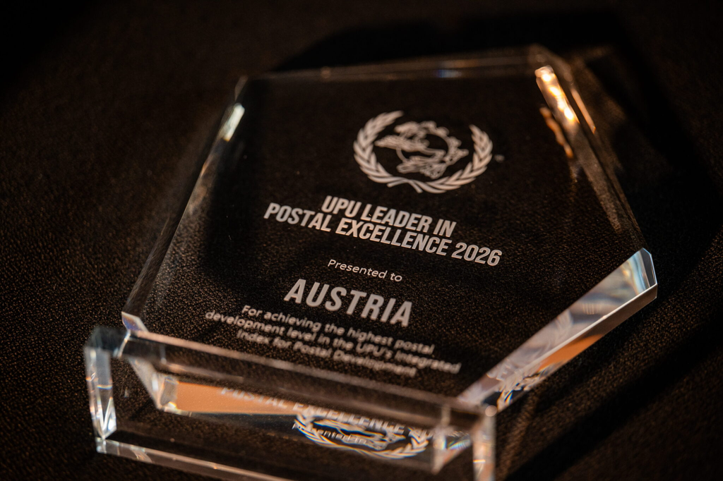 Die Österreichische Post wurde vom Weltpostverein als eine der besten Postgesellschaften der Welt mit diesem Award ausgezeichnet. © Universal Postal Union